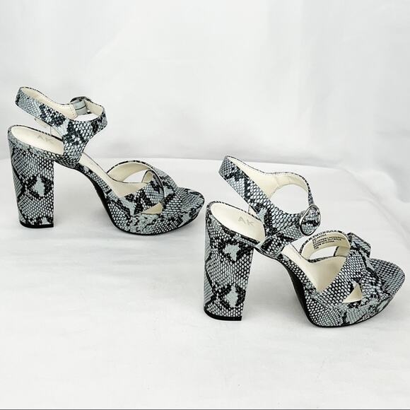 Anne Klein Aklakoda Blue Reptile X Band Ankle Strap Block Heel Platform 6.5 NWOB - Picture 7 of 12